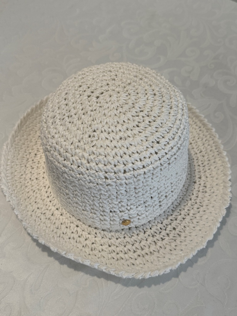 White Crochet Bucket Hat - Picture 10 of 11